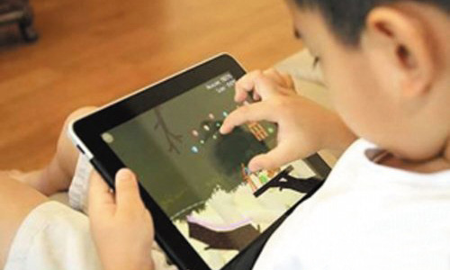 小孩暑假爱玩手机、ipads
